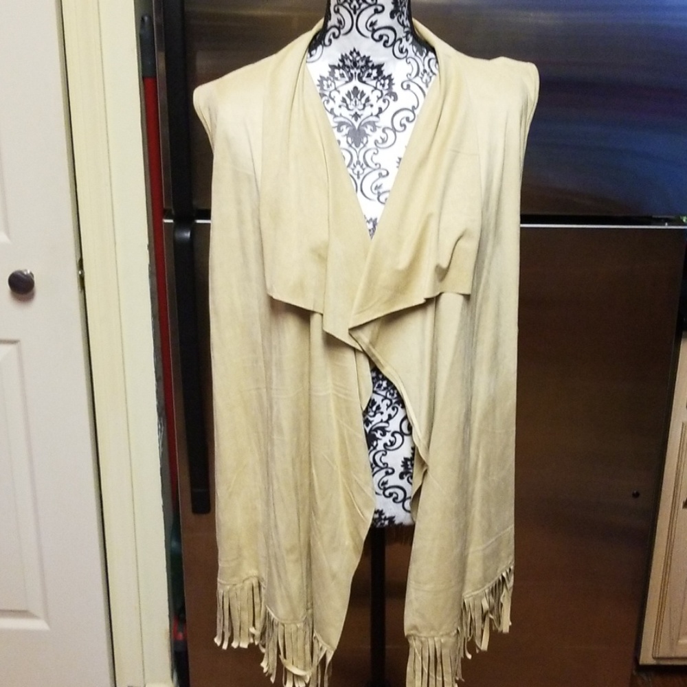 NWOT Chacha Vente Fringed Cowl Vest
